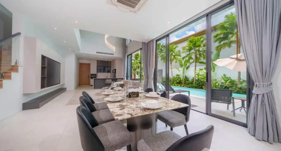 À louer 5 chambres villa à Mueang Phuket, Phuket