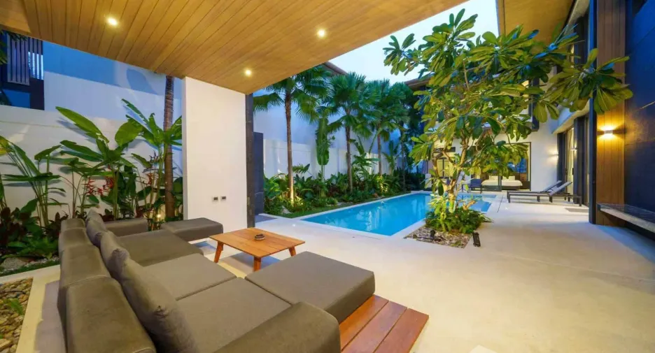 À louer 5 chambres villa à Mueang Phuket, Phuket