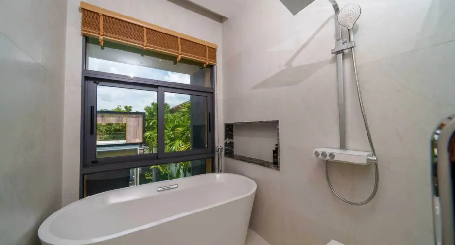 À louer 5 chambres villa à Mueang Phuket, Phuket
