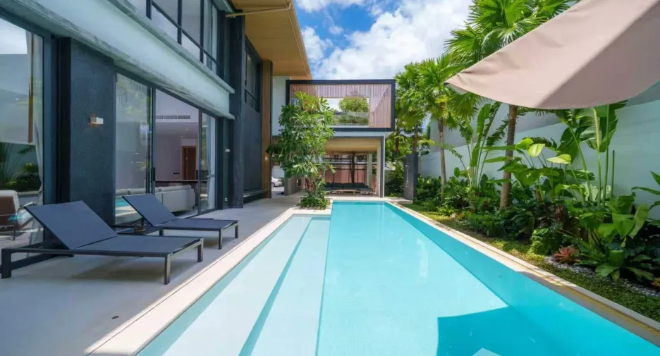 À louer 5 chambres villa à Mueang Phuket, Phuket