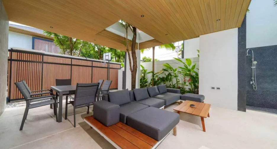 À louer 5 chambres villa à Mueang Phuket, Phuket