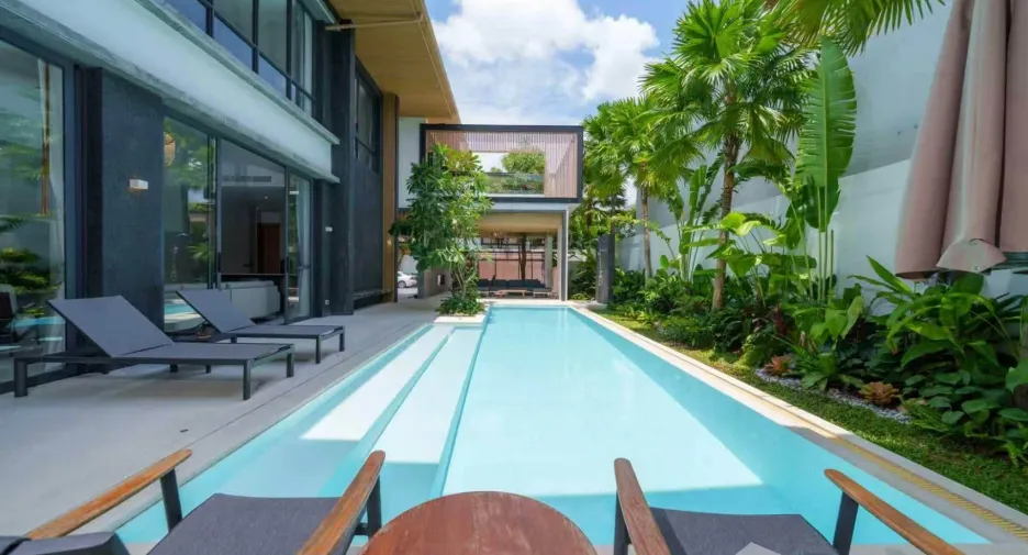À louer 5 chambres villa à Mueang Phuket, Phuket