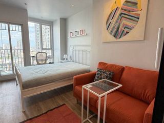 Wohnung zur Miete mit Studio in Khlong Toei, Bangkok
