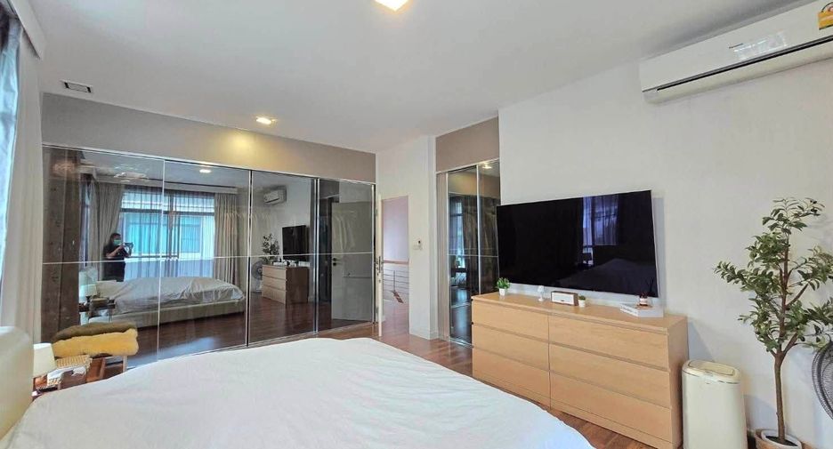 Casa en venta y en alquiler de 4 habitaciones en Sai Mai, Bangkok