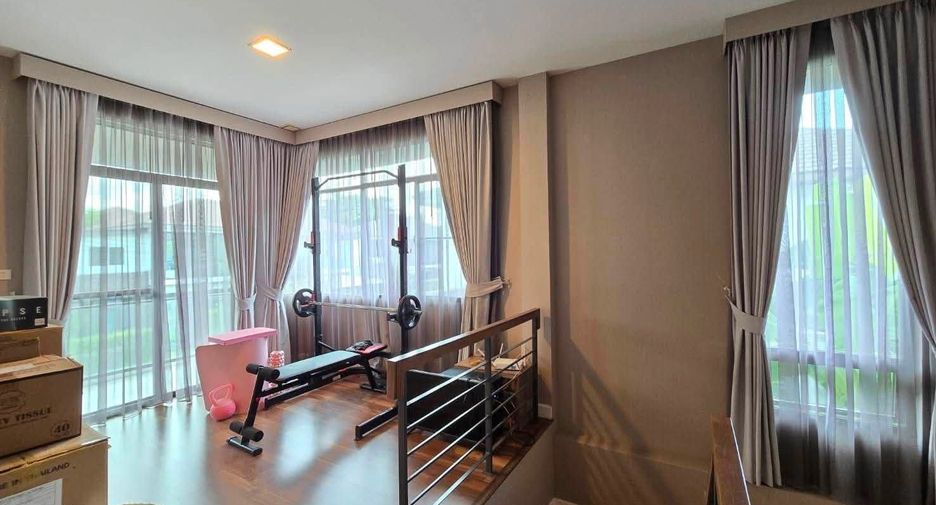 Casa en venta y en alquiler de 4 habitaciones en Sai Mai, Bangkok