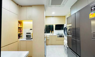Casa en venta y en alquiler de 4 habitaciones en Sai Mai, Bangkok