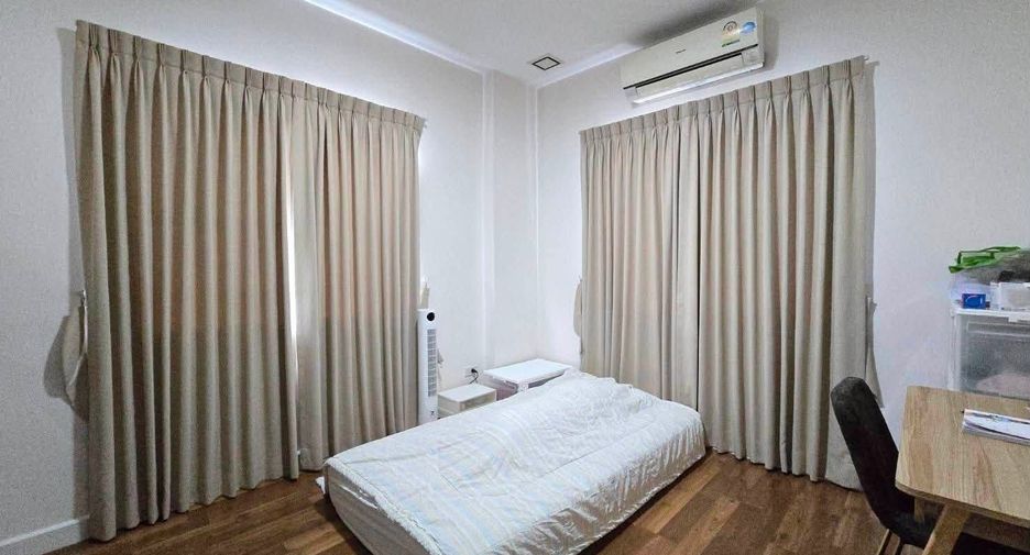 Casa en venta y en alquiler de 4 habitaciones en Sai Mai, Bangkok