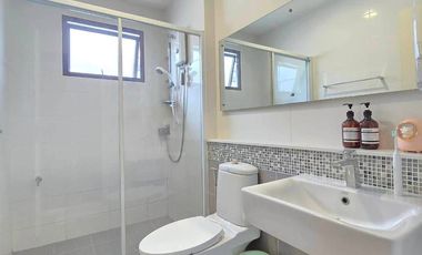 Casa en venta y en alquiler de 4 habitaciones en Sai Mai, Bangkok