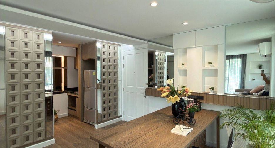 For rent 2 bedrooms condo in Watthana, Bangkok