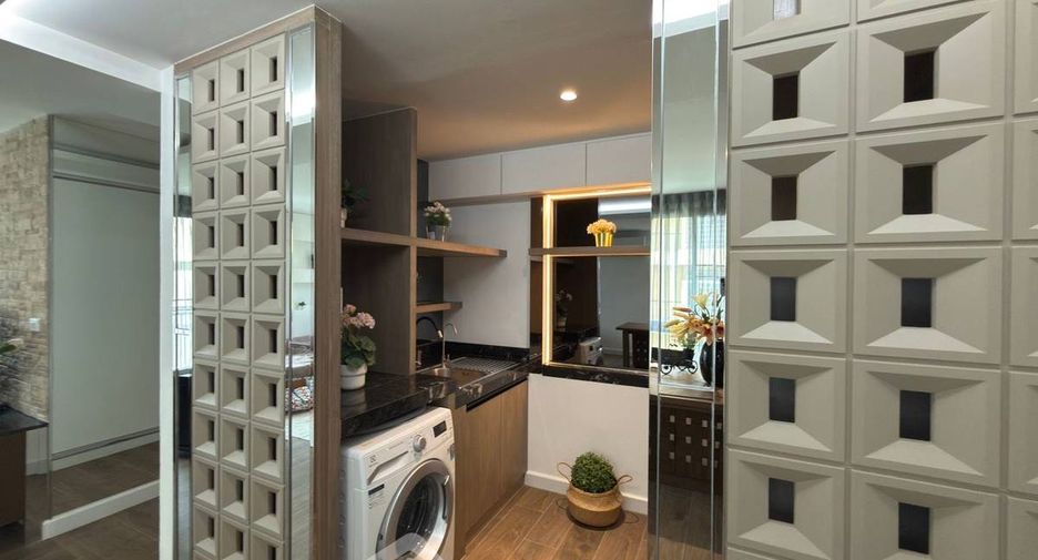 For rent 2 bedrooms condo in Watthana, Bangkok
