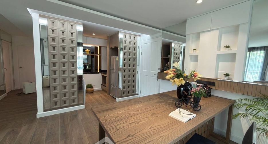 For rent 2 bedrooms condo in Watthana, Bangkok