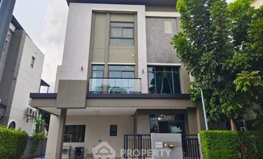 Haus zur Miete mit 4 Zimmer in Phra Khanong, Bangkok