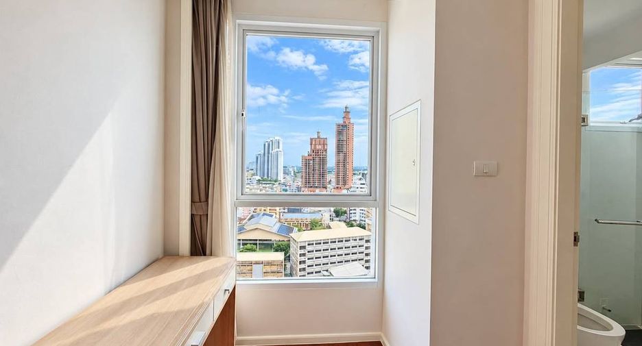 For rent 3 ベッドルーム apartment in Khlong Toei, Bangkok