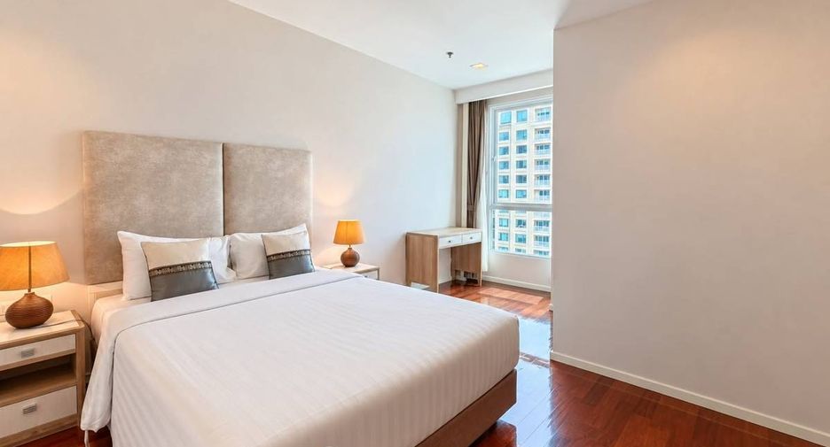 For rent 3 ベッドルーム apartment in Khlong Toei, Bangkok