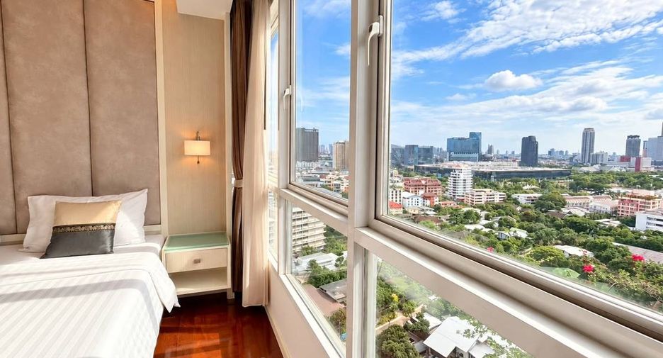 For rent 3 ベッドルーム apartment in Khlong Toei, Bangkok