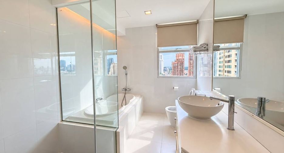 For rent 3 ベッドルーム apartment in Khlong Toei, Bangkok