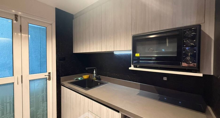Wohnung zur Miete mit 2 Zimmer in Pathum Wan, Bangkok