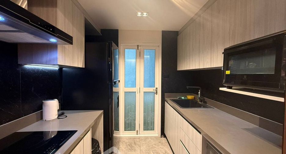 Wohnung zur Miete mit 2 Zimmer in Pathum Wan, Bangkok