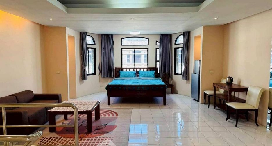 For rent 4 bedrooms townhouse in Watthana, Bangkok
