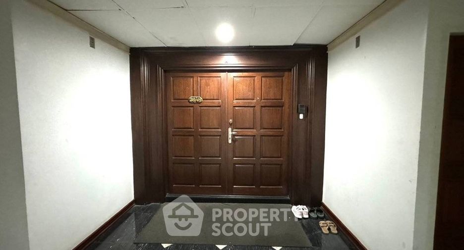 For rent 3 bedrooms condo in Watthana, Bangkok