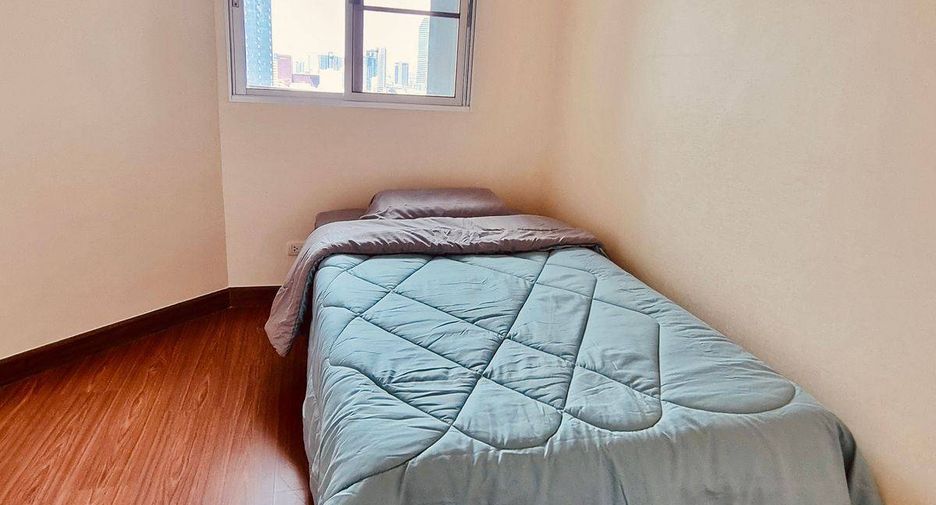 Wohnung zur Miete mit 3 Zimmer in Huai Khwang, Bangkok