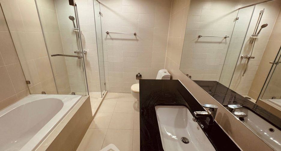 Wohnung zur Miete mit 3 Zimmer in Huai Khwang, Bangkok