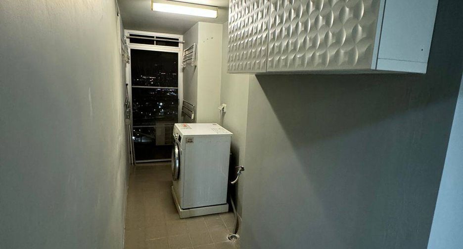 Wohnung zur Miete mit 3 Zimmer in Huai Khwang, Bangkok