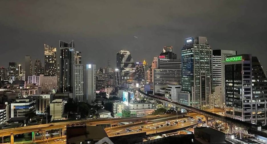 For rent 2 bedrooms condo in Pathum Wan, Bangkok
