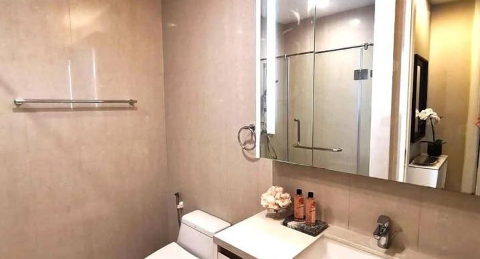 For rent 2 bedrooms condo in Pathum Wan, Bangkok