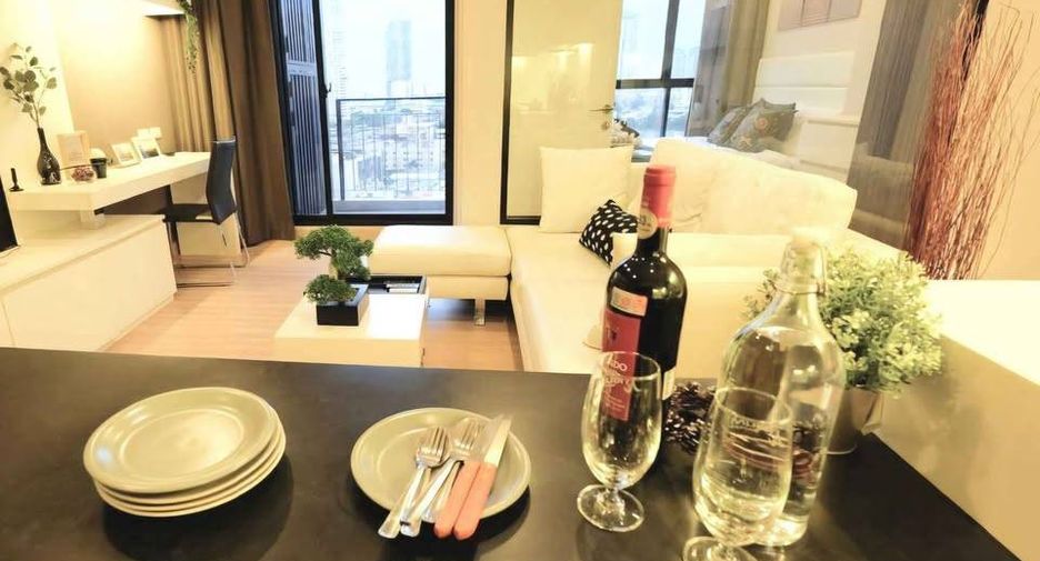 Condo en alquiler de 1 habitaciones en Khlong San, Bangkok