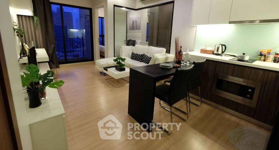 Condo en alquiler de 1 habitaciones en Khlong San, Bangkok