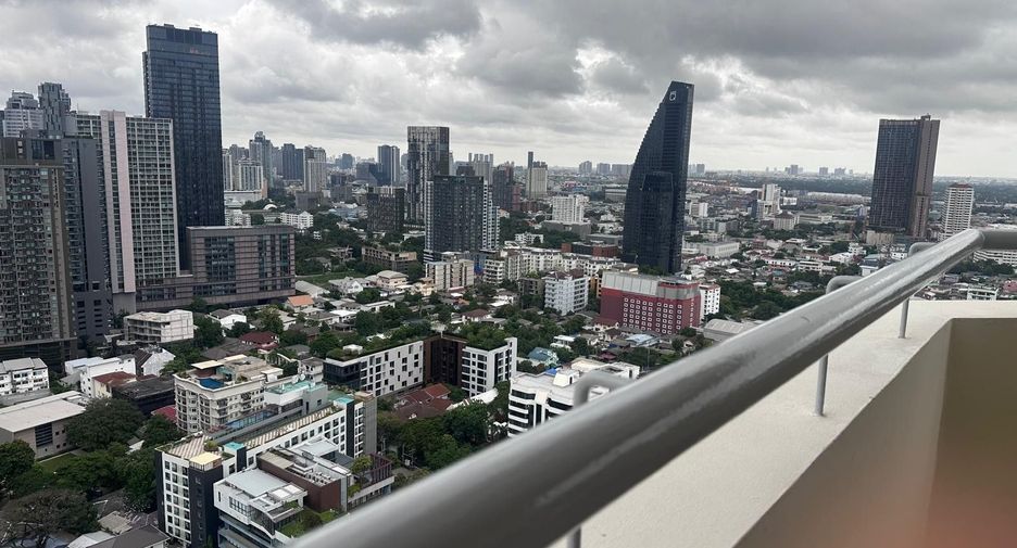 À louer 3 chambres condo à Khlong Toei, Bangkok