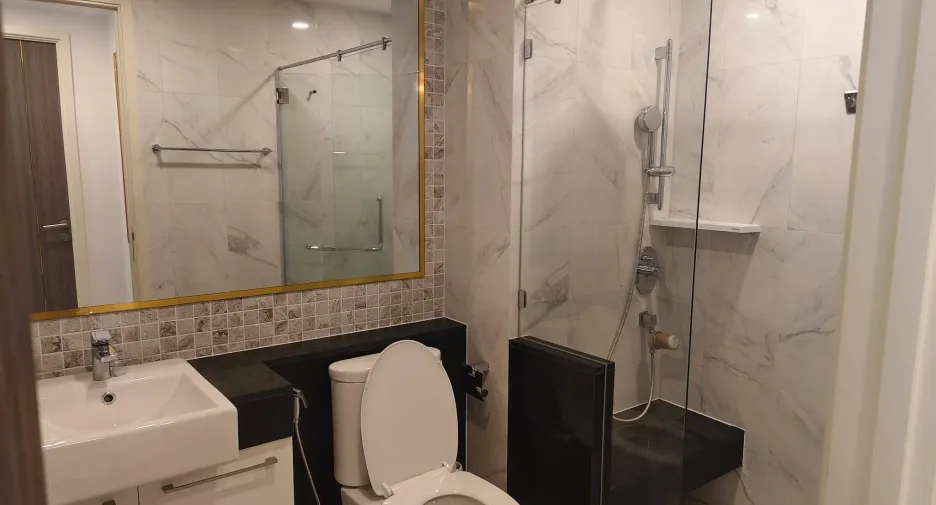 For rent 1 bed condo in Khlong San, Bangkok