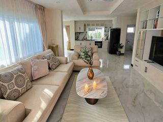 Villa zum Kauf mit 5 Zimmer in Bang Lamung, Chonburi
