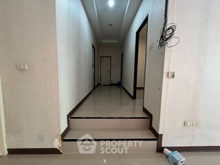 Casa en venta de 3 habitaciones en Si Racha, Chonburi