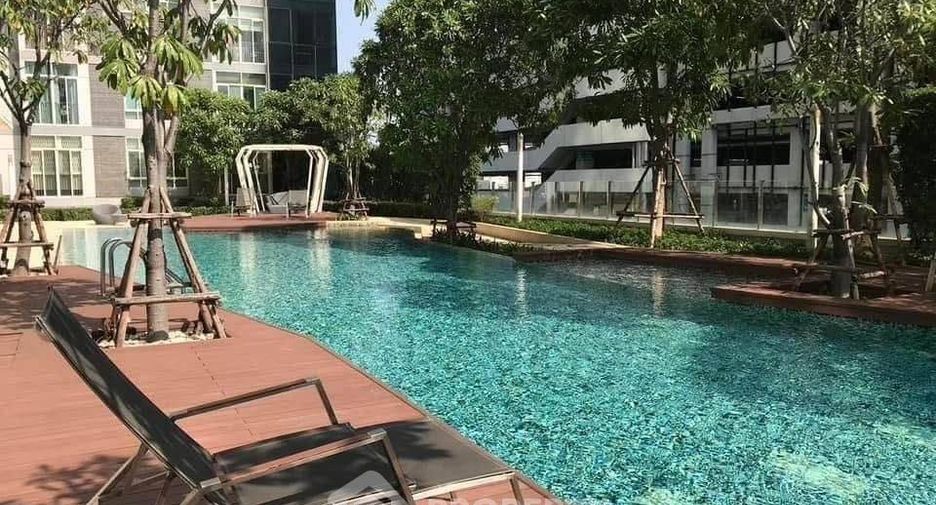 For sale 2 ベッドルーム condo in Phra Khanong, Bangkok