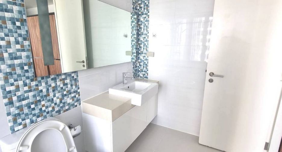 For sale 2 ベッドルーム condo in Sathon, Bangkok
