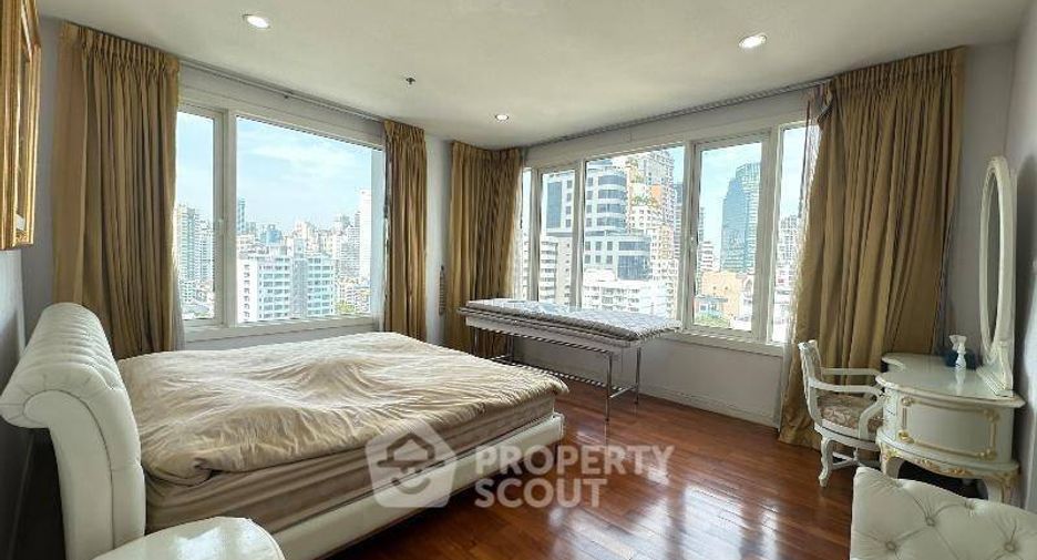 For sale 3 bedrooms condo in Khlong Toei, Bangkok