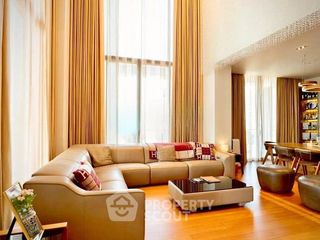 For sale 4 bedrooms condo in Sathon, Bangkok