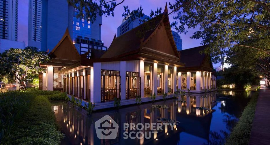 For sale 4 bedrooms condo in Sathon, Bangkok