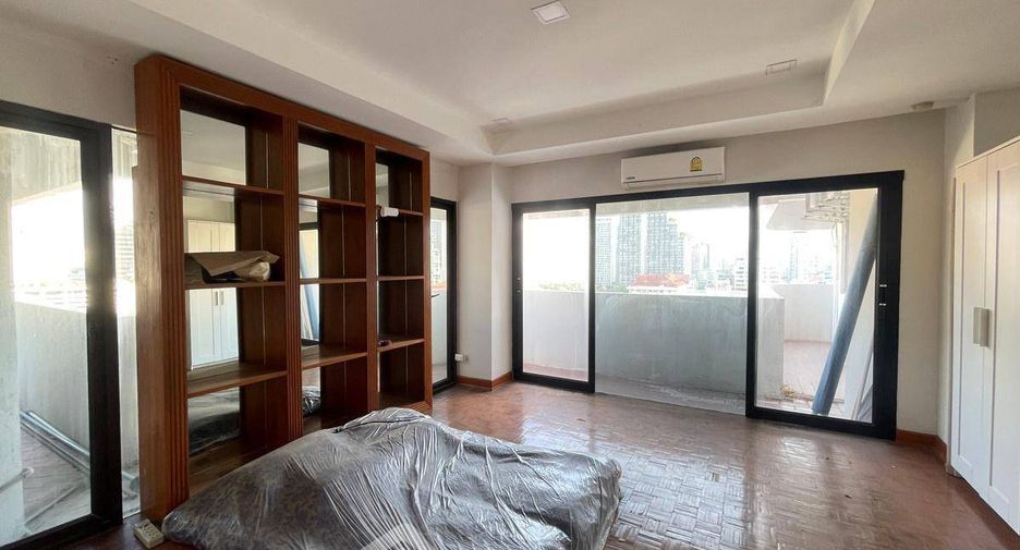 For sale 3 bedrooms condo in Watthana, Bangkok