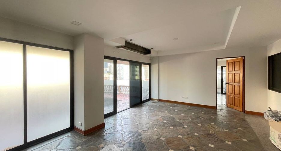For sale 3 bedrooms condo in Watthana, Bangkok