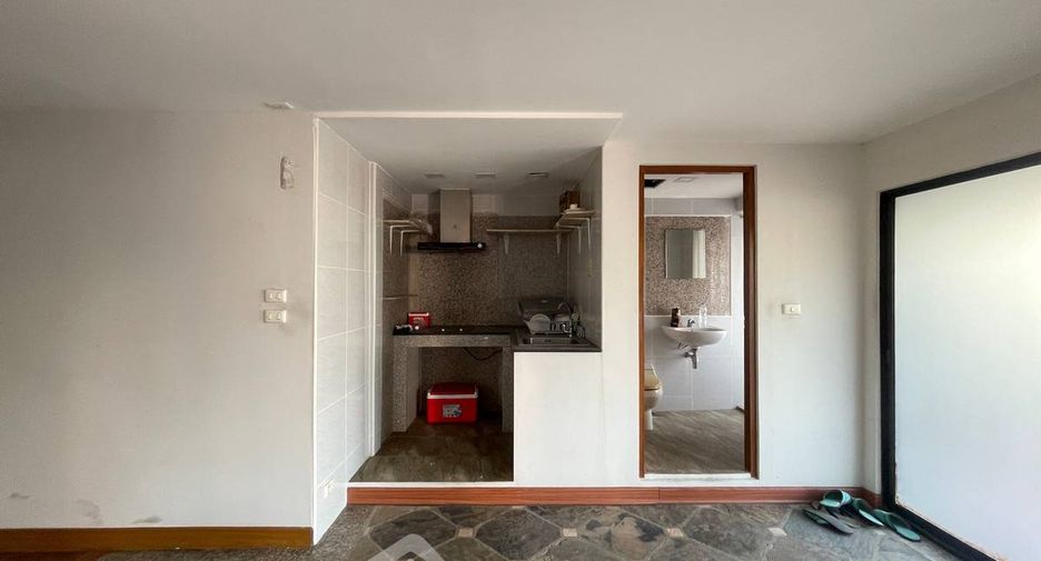For sale 3 bedrooms condo in Watthana, Bangkok