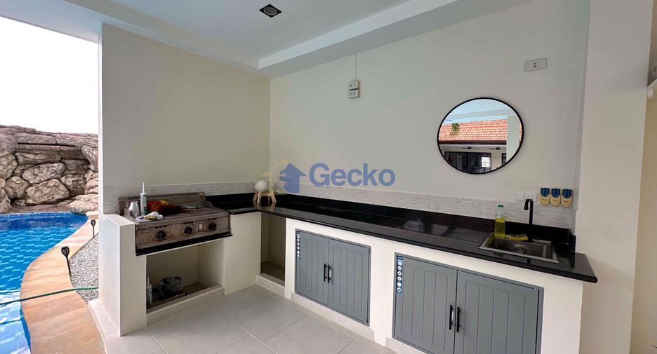 For rent and for sale 4 bedrooms house in Bang Lamung, Chonburi