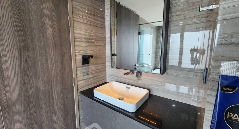 For rent 2 bedrooms condo in Pathum Wan, Bangkok