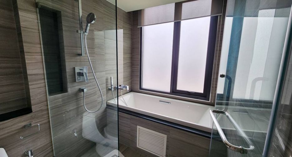 For rent 2 bedrooms condo in Pathum Wan, Bangkok