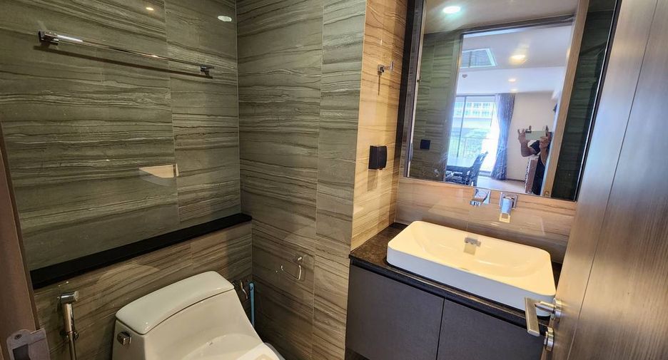 For rent 2 bedrooms condo in Pathum Wan, Bangkok
