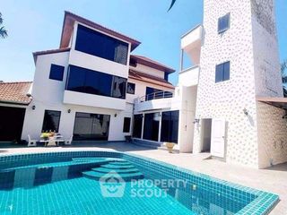 Villa en alquiler de 6 habitaciones en Bang Lamung, Chonburi