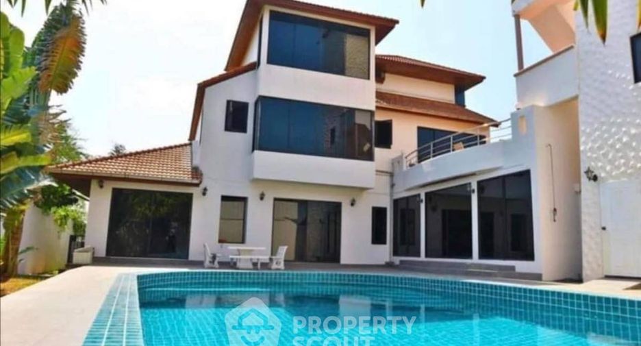 À louer 6 chambres villa à Bang Lamung, Chonburi