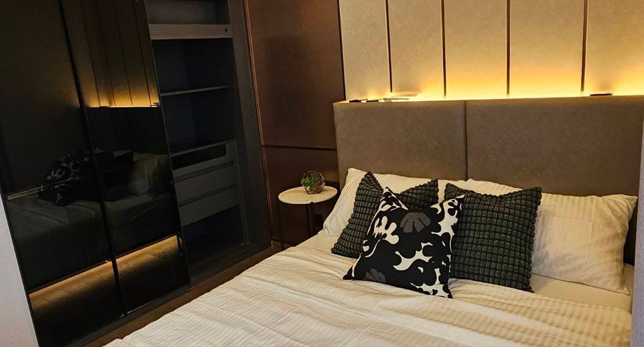 For rent 2 bedrooms condo in Bang Rak, Bangkok